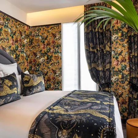 Hotel Ginette A La Folie & 4*