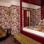 Ginette A La Folie & 4* París