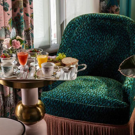 Ginette A La Folie & Hotel Paris
