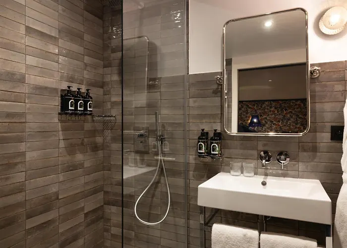 Ginette A La Folie &