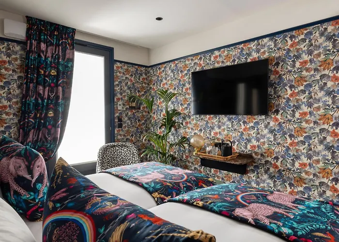 Ginette A La Folie & 4* Paris