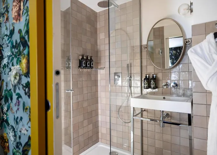 Ginette A La Folie & 4* Paris