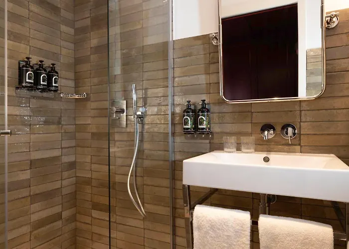 Hotel Ginette A La Folie & Paris