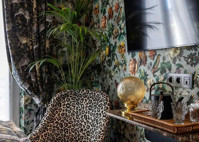 Ginette A La Folie & 4*