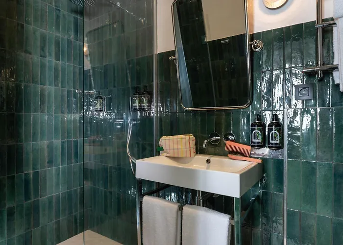 Ginette A La Folie & 4*