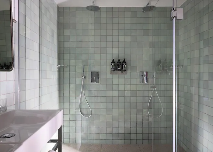 Ginette A La Folie & Hotel