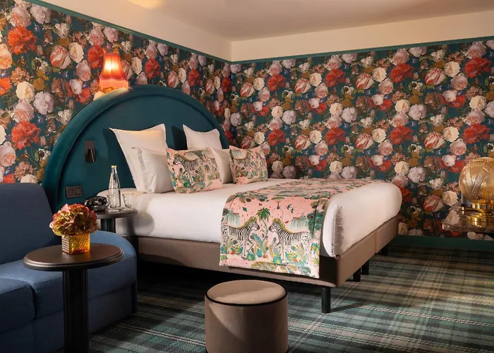 Ginette A La Folie & מלון