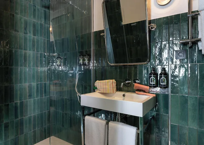 Ginette A La Folie & Hotel Paris