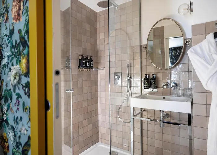 Ginette A La Folie & 4* Paris