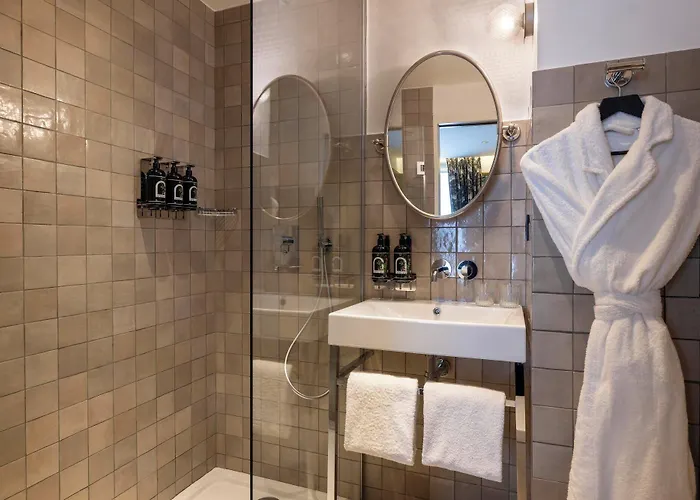 Hotel Ginette A La Folie & 4*