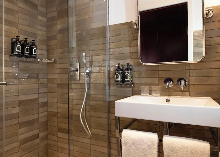 Hotel Ginette A La Folie & Paris