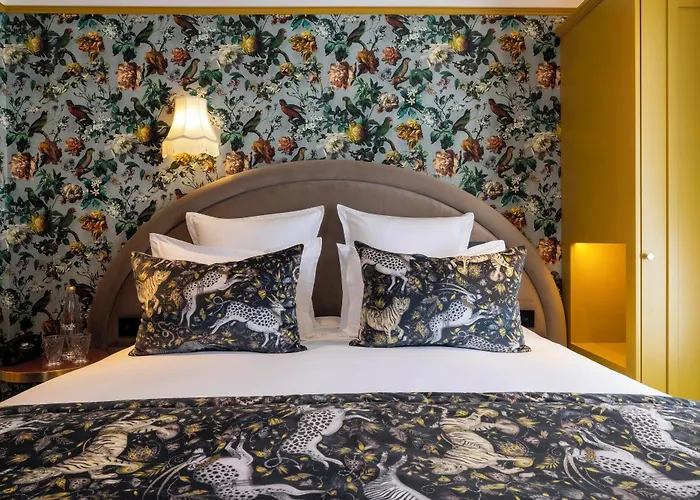 Ginette A La Folie & 4*