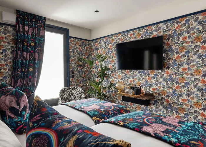 Ginette A La Folie &